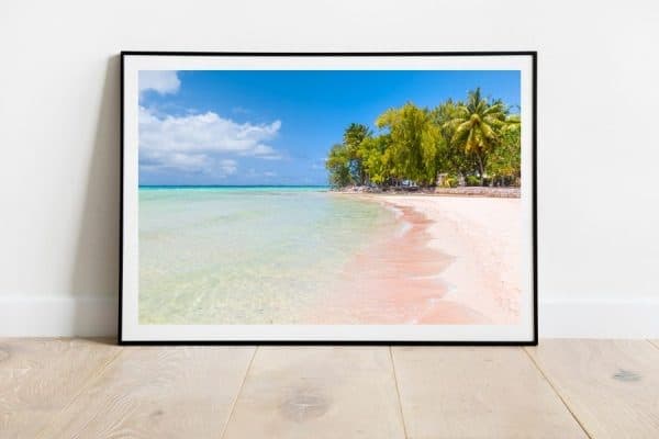 plage de sable rose en Polynésie