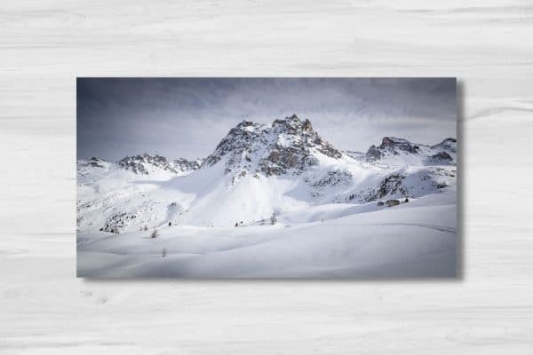 Tirage d'art d'un paysage enneigé en Suisse